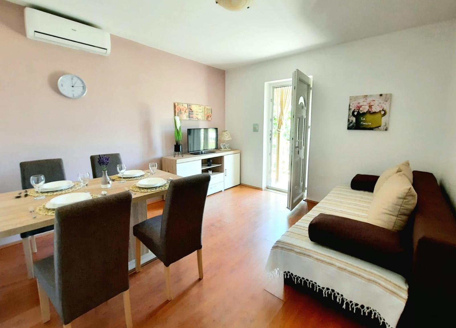 Mirjana Homestay Sukosan